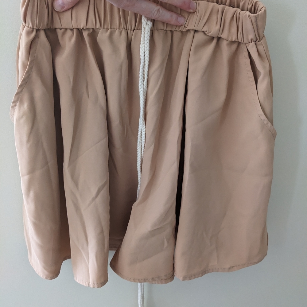 Beige Shorts - Cupshe - Size Large- Never worn.